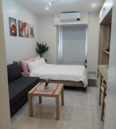 Quezon City Apartment 2 Condo-Hotel with Pool View