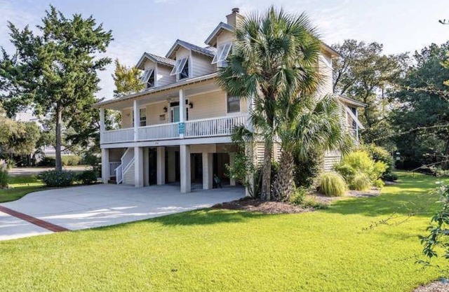 Quick stroll to beautiful North Litchfield beach!