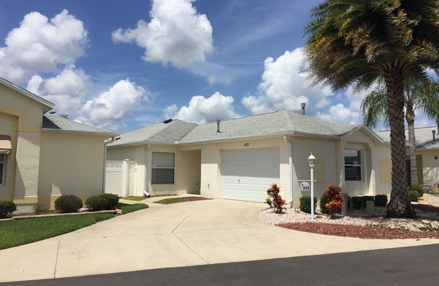 Quick walk to Lake Sumter Landing! Gas Golf Cart Included!