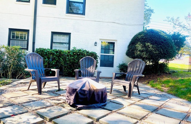 Quiet 1 bedroom Apt. Suite with a private entrance near downtown Raleigh