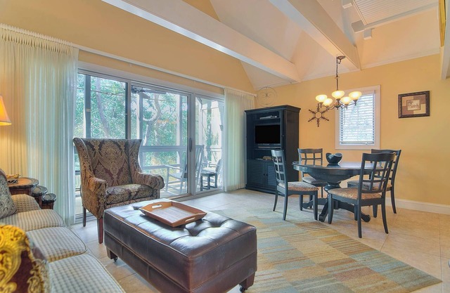 Quiet 1-Bedroom Beach GETAWAY! Neighborhood and Nature Views! Great Location on Kiawah Island!