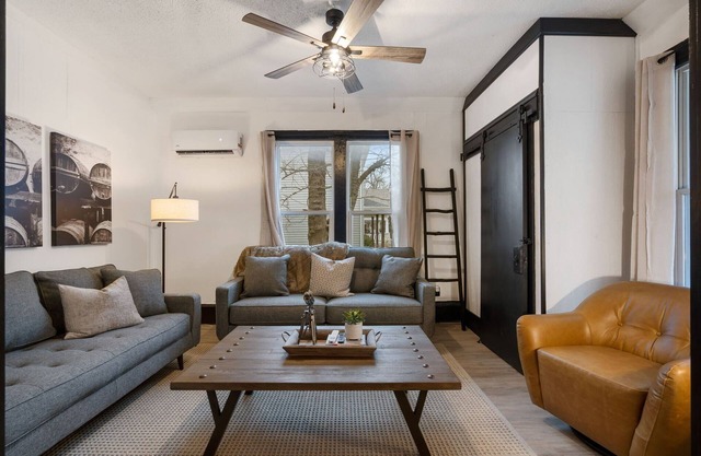 Quiet 2 BD Apartment in Downtown