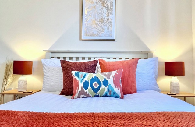 Quiet 2-bed w/gated parking in Hatfield