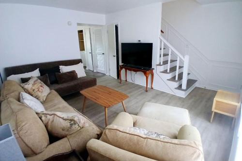 quiet 2 bedroom with fence and fire pit