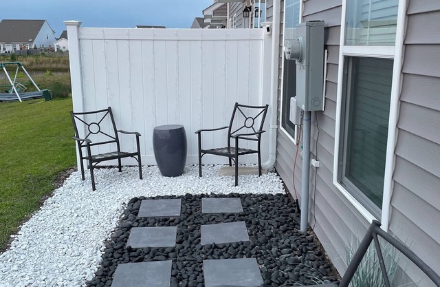 Quiet 3BD, Private Patio, Close to Beach