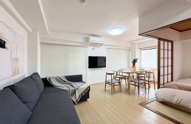 Quiet 3BR Near Downtown Kitchen & Dining Equipped