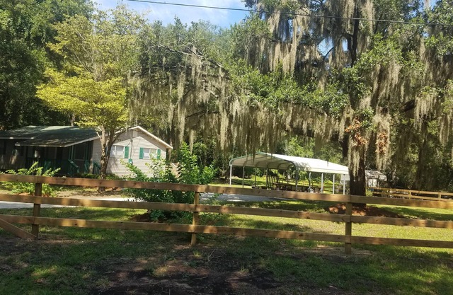 Quiet 4 bedroom close to the beach