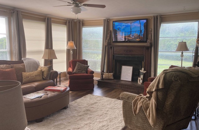 Quiet acreage Exit 407 I 40 Sevierville/Pigeon Forge gateway to the Smokies