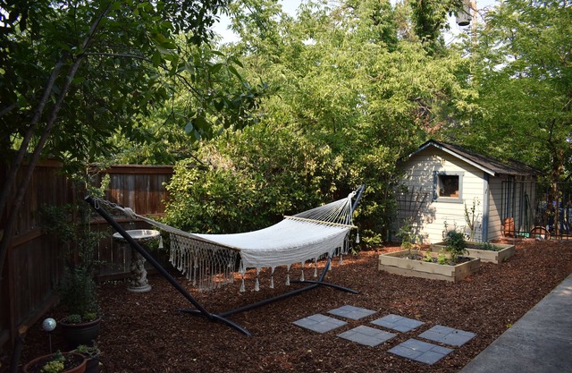 Quiet and peaceful cottage close to downtown