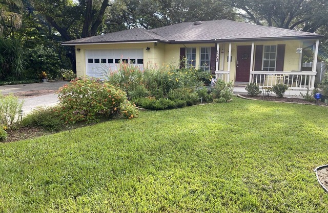 Quiet and peaceful yet walk to Charming Downtown MT. Dora