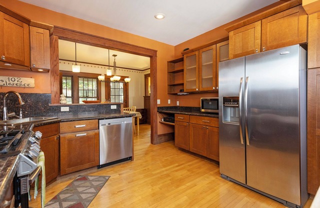 Quiet and Picturesque Riverfront 3bed House for Rent