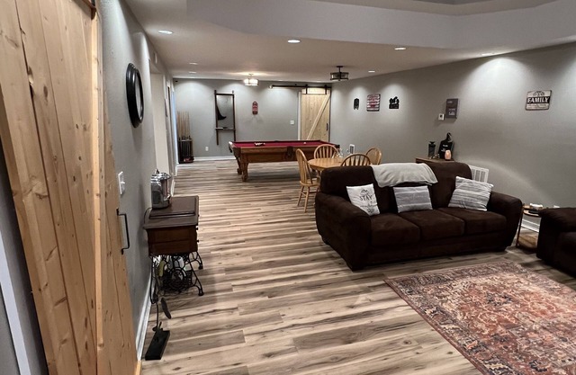 Quiet and secluded barn home close to Ft Leonard Wood and outdoor activities!