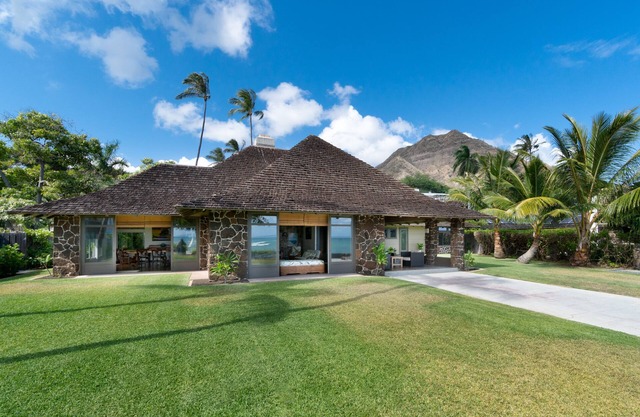 Quiet Beachfront Home at the Base Of Diamond Head