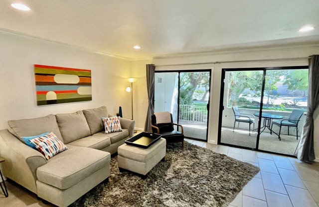 Quiet Beautiful Condo in Central Palm Springs.