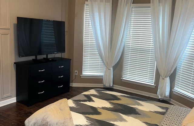 Quiet bedroom in McDonough