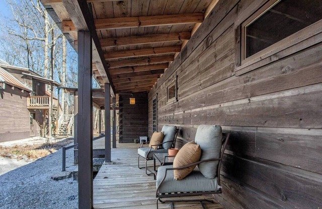 Quiet Cabin Close to Campus