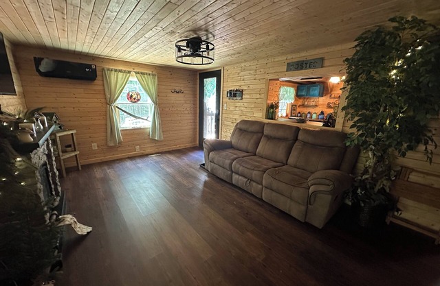 Quiet Cabin in the woods!