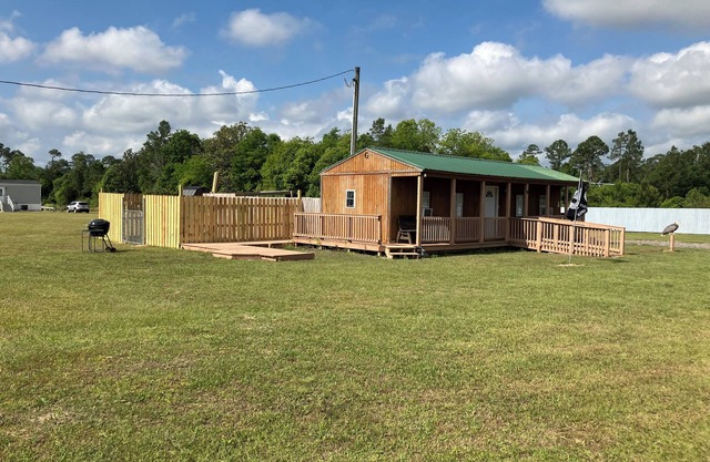 Quiet Cabin with Owa theme park, shopping, dining and the beach minutes away.