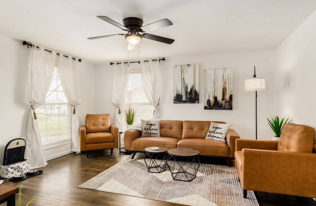 Quiet Comfy 3Bd/2B Home w/Hot Tub, Deck & Fire Pit