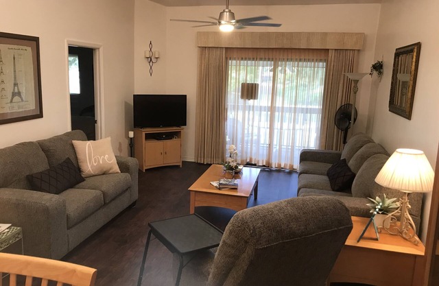 Quiet Condo Near Orlando Airport: Easy Access to Orlando Fun Spots!
