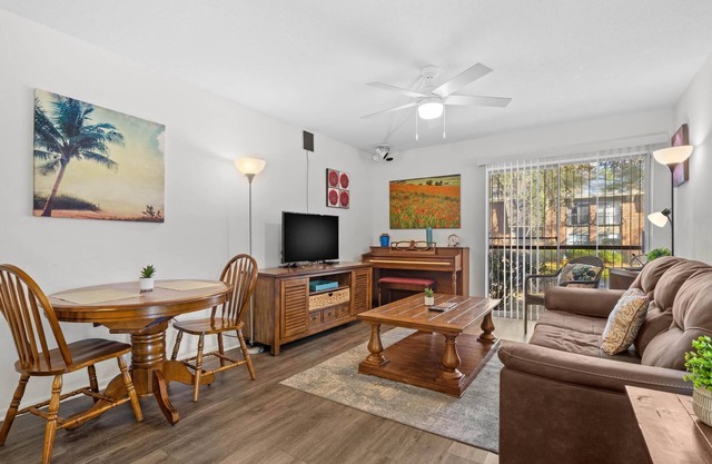 Quiet Condo – Short Walk to UF/Shands/Downtown!