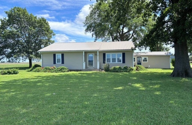 Quiet Country Ranch/Hunters Welcome/Peaceful ranch home with plenty of room