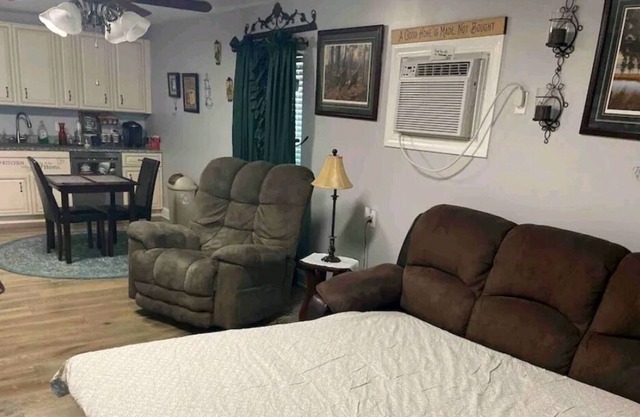 Quiet, cozy guest house!