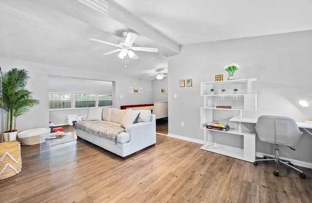 Quiet Cozy Home w/Arcade, Air Hockey & More, Very Spacious! Close to ZooTampa!