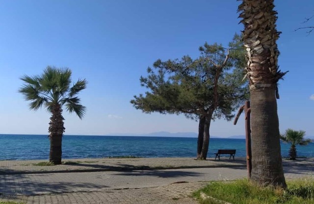 Quiet Family House Front of the Beach