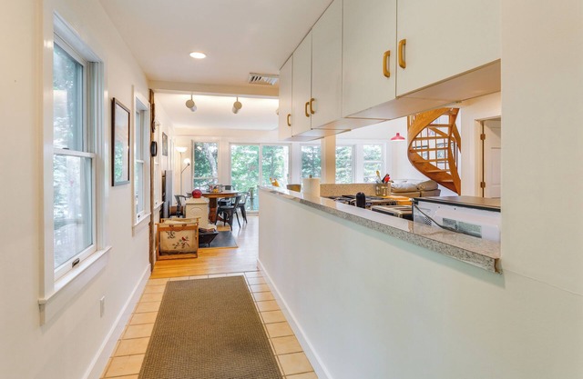 Quiet Freeport Home on Casco Bay w/Fire Pit