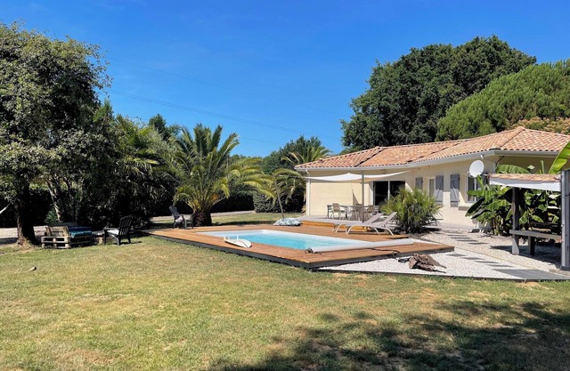 Quiet house 15 km from the ocean with swimming pool