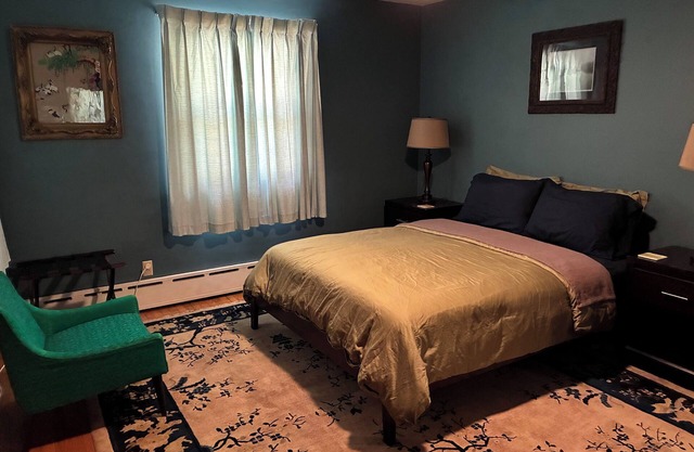 Quiet Indiana Dunes retreat near hiking and beach