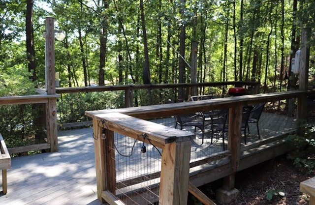 Quiet lake front home, but tons of fun on Lake Hartwell!