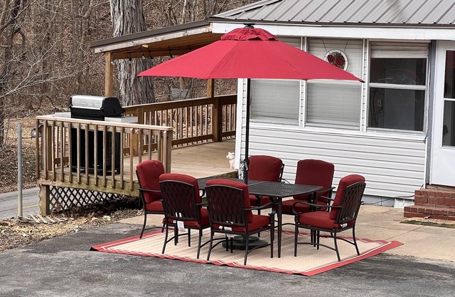 Quiet Lake/Hunting cottage super close to boat launch and beach