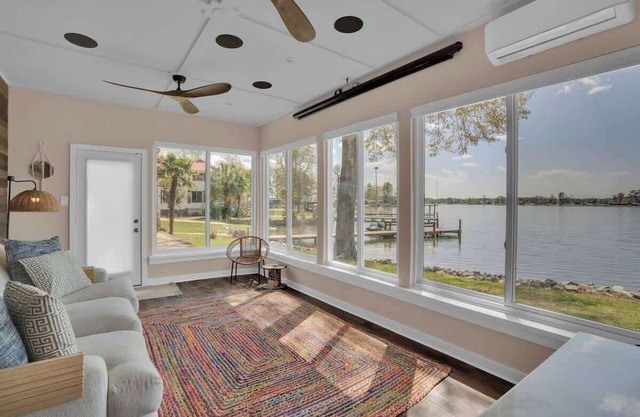 Quiet Lake Retreat - King, Wi-Fi