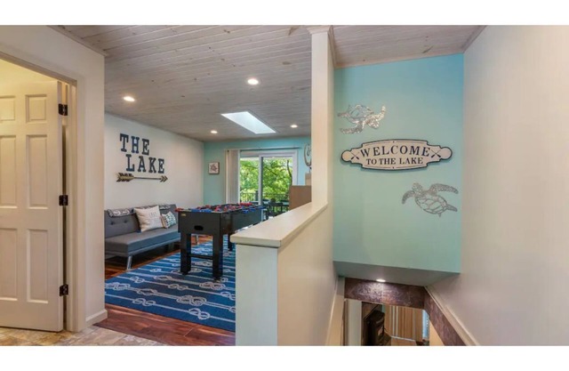 Quiet Lakefront - Hot Tub! H2O Toys! Pet Friendly!