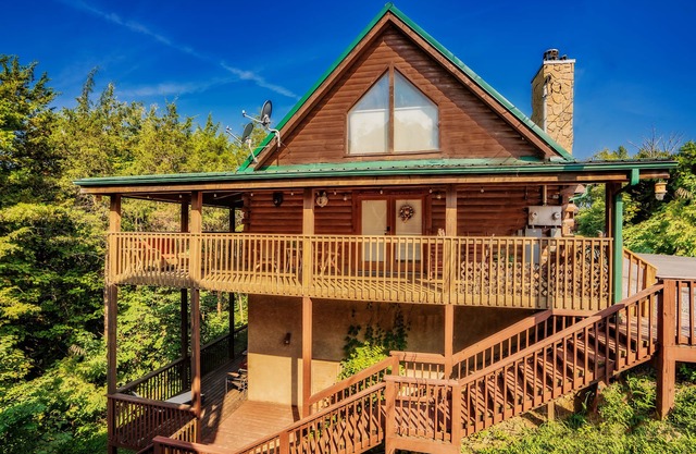 Quiet Modern Cabin by Pigeon Forge, Dollywood Park, Rod Run , & Gatlinburg,