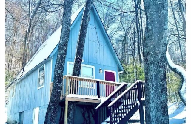 Quiet Mountain-side Cottage 20 min from downtown