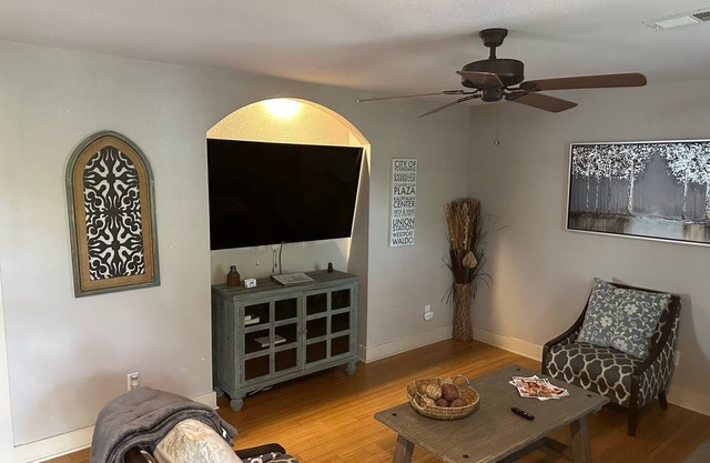 Quiet Plaza 2 Bed 2 Bath Unbeatable Location