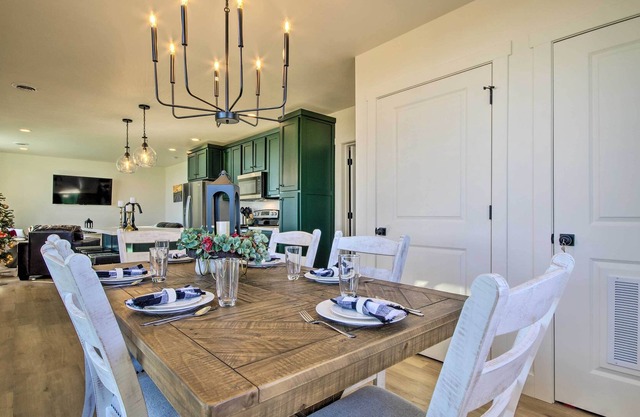 Quiet Prairie Cottage in Rolla w/ Fire Pit!