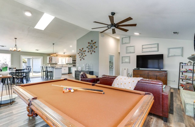 Quiet Redding Getaway ~ 7 Mi to Downtown!