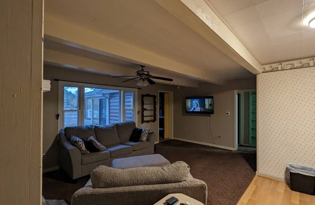 Quiet, relaxing,beautiful riverside home located on Thunderbay River