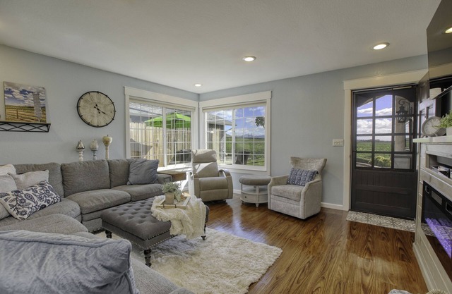 Quiet relaxing home - 15 minutes to Pismo Beach. Tesla Level 2 charging on site