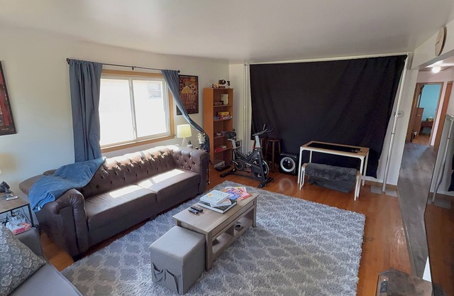 Quiet Retreat in Morgan Heights, Sleeps 6, 1.5 baths