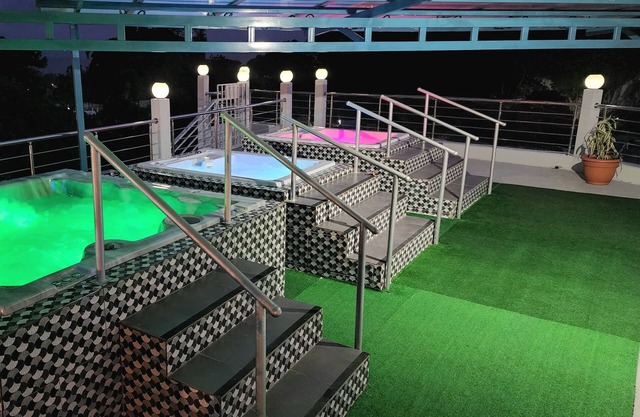 QUIET RETREAT/JACUZZI/BBQ.