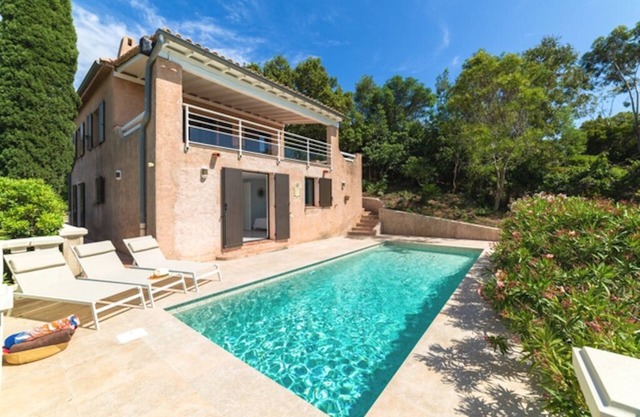 Quiet, sea view and close to tourist areas