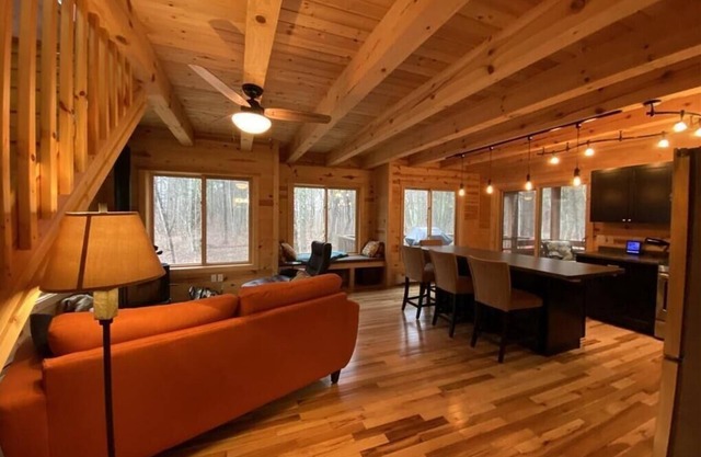 Quiet Sports Oasis-Wooded & Private