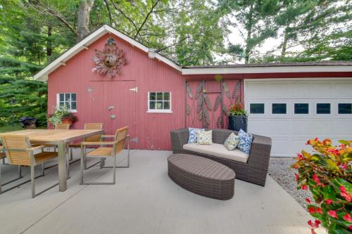 Quiet St Charles Cottage with Patio and 4 Acres