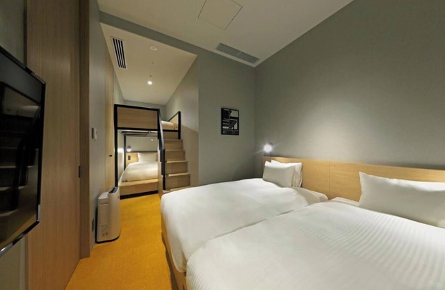 Quiet Stacked Bed Room at Affordable Hotel WiFi AC Gym laundromat Shinjuku