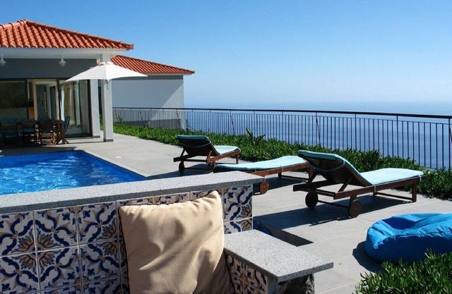 Quinta Falcoes, luxury villa, sleeps 8, stunning sea views, heated pool